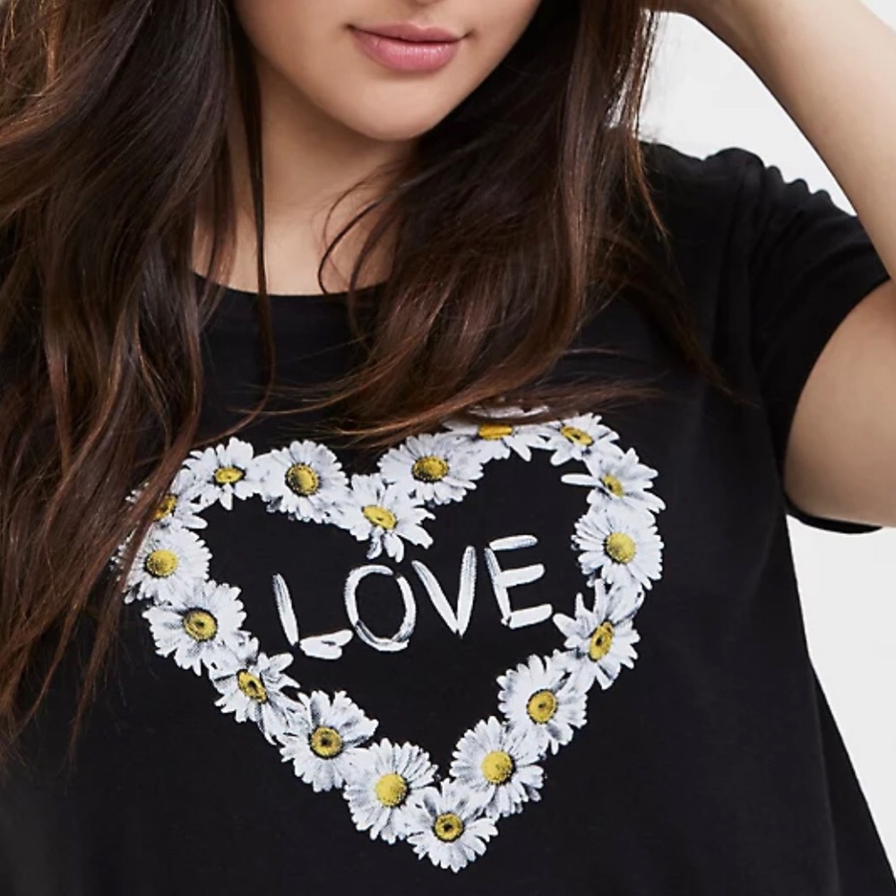 TORRID LOVE DAISY BLACK TEE